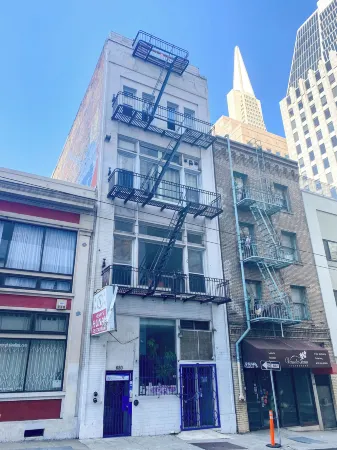 ITH San Francisco Pacific Tradewinds Backpacker Hostel