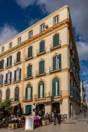 Home Art Apartments Málaga Отели рядом с достопримечательностью «Хибральфаро»