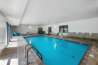 Quality Inn & Suites - Pools