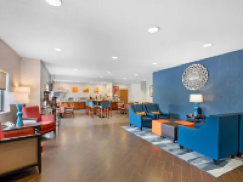 Comfort Inn & Suites North Greenfield Hotels in Greenfield