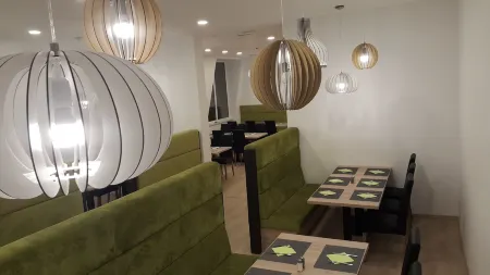 Hotel Alpina Отели в г. Jesenice