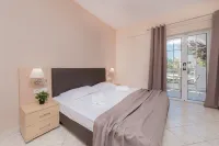 Yakinthos Hotel فنادق في 