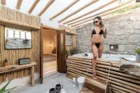 Naxian Serenity Suites - Hot Tub