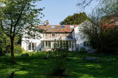 Enchanting 4BD Cottage Lodge Nr Eartham Wood