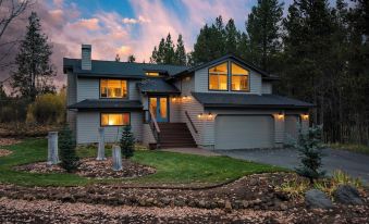 River Meadows by AvantStay Near River w Hot Tub Access to Private Boat Ramp