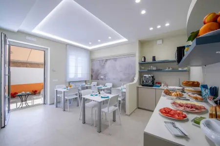 Rossy Palace Amalfi Coast Suites Отели рядом с достопримечательностью «Sorrento Peninsula»