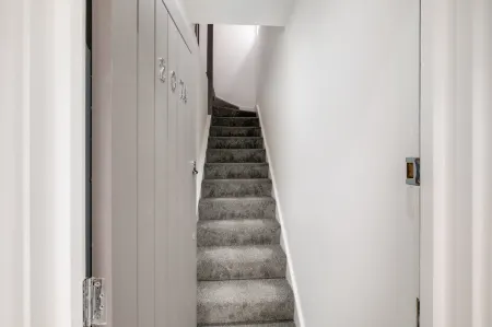 Newly Converted 2BDR 1BA APT in Hounslow Отели рядом с достопримечательностью «Хаунслоу Хит»