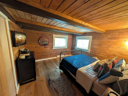 Cabin Eight-Oh-Five