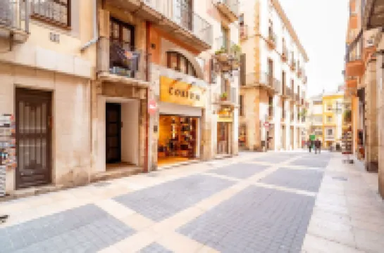 Unik 假日塔拉戈納大街