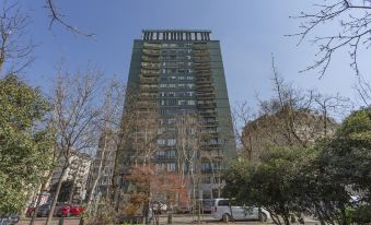 Skyline View Biancamano 1 Bdr with Balcony by Rentopolis