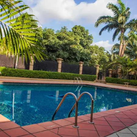 Dees Hotels, Apartments and Suites