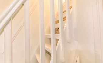 Charming 4 Bedroom Home Near Oxford!