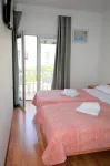 Bed & Breakfast by the Beach Hotels in Подглавиця