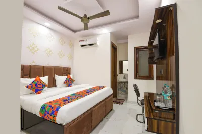 FabHotel NP International - Nehru Place Market Отели рядом с достопримечательностью «Тафлейкабад Форт»