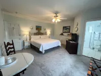 Rogues' Harbor Inn Hotels in Lansing