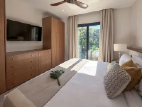 Spectacular Golf Front 3BR Apartment!