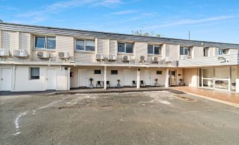 Carlton Suites