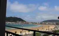 SEAFRONT LUXURY STUDIO by www.SanSebastianApartments.es - Holiday Apartments