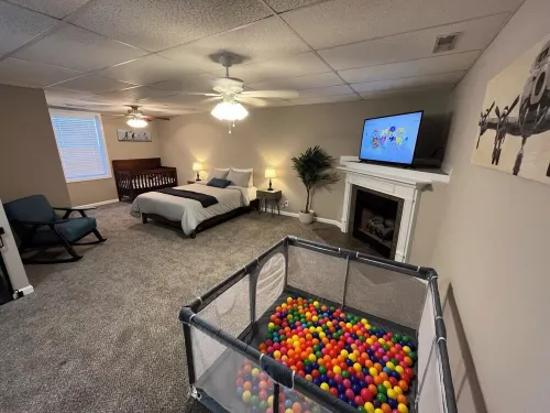 Spacious 4BR Boho - Family + Pet Friendly