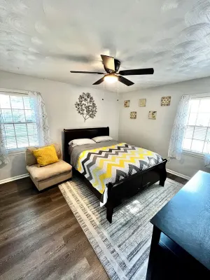 Comfy 3-bedroom house, 5 mins from Airport and 7 mins from Graceland Hotel in zona Graceland