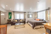 Private Paia Studio in a Tropical Sanctuary, a short walk to Paia town & beach.