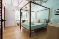 Sunset 4BR Waterfront Villa in Golden Isles w/ Heated Pool & Spa Hotels in Hallandale Beach