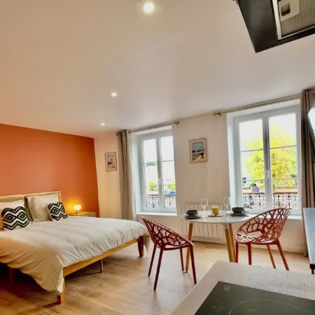D-DAY SUITES:Terra 25m²/City center/2min walk to train station / 20min to Utah Beach Отели в г. Карантан