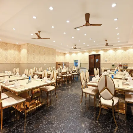 Hotel Sks Grand Palace-Vrindāvan