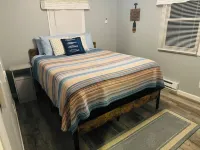 Charming 2-bedroom Lake House in Marion with WiFi and AC