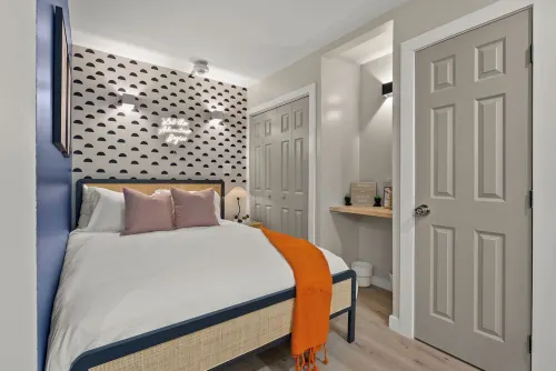 Cozy Queen Bed + Sofa Bed Studio | Free Parking | Mins to DT | VAMC | UTHSC