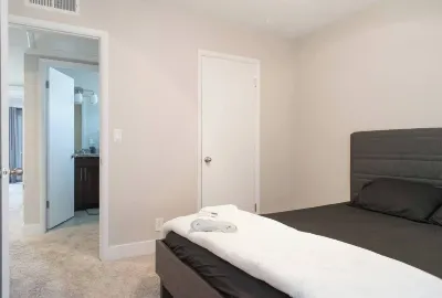 Charming 4-bedroom house with pool table and AC near Las Vegas strip! Hotels near The Arroyo Market Square