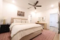 Cowboy's Condo/ Steps to Stadium Hotel a 