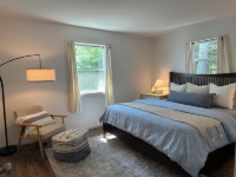 Oscoda Lake House : waterfront, 4 beds Hotels in Oscoda