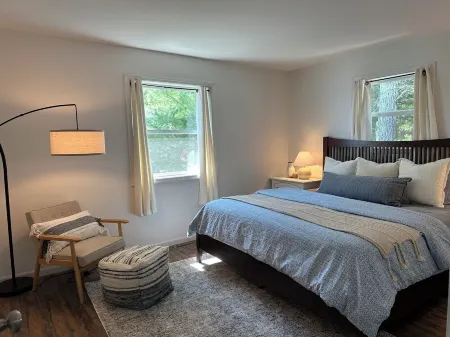 Oscoda Lake House : waterfront, 4 beds