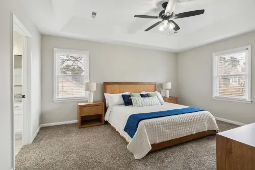 Charming 3BR Farmhouse • Fenced Acre • Madison - Bathtub