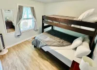 Charming 2-bedroom cottage steps away from the beach, restaurants, and downtown