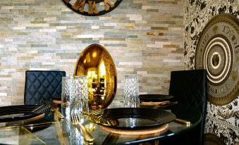 Ultra Deluxe Versace Apartment Near Sheffield