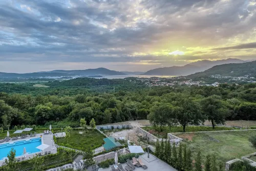 Montenegro Lodge Hotels in Kavac