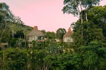 Bird Nest Villas by Mafiya Отели рядом с достопримечательностью «Ронг»