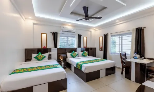 Treebo Premium Cochin Airport, 5 Min from Cochin Airport فنادق في Angamali
