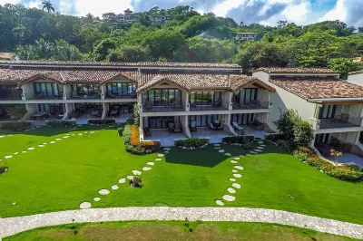 Spacious Open-Concept Condo with Stylish Design, Direct Beach Access & Resort-Style Amenities