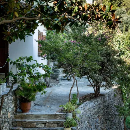 Secluded Cottage Guesthouse in the Mountains
