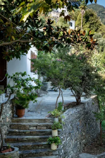 Secluded Cottage Guesthouse in the Mountains