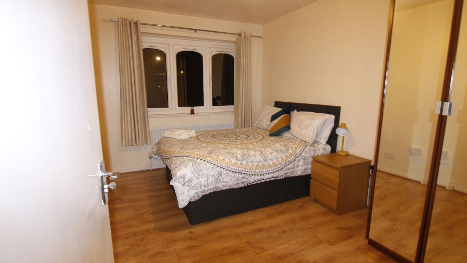 Stay8 Sleeps 6 with Street Parking