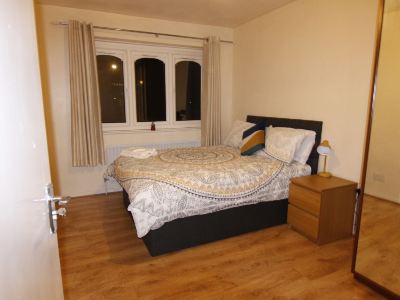 Stay8 Sleeps 6 with Street Parking