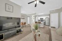 Charming 1-bedroom apartment in beautiful Magnolia with WiFi, fitness room Hotels near H-E-B