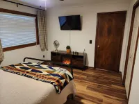 Cozy 2-bedroom condo in charming Beech Mountain with ski slope & mountain views!