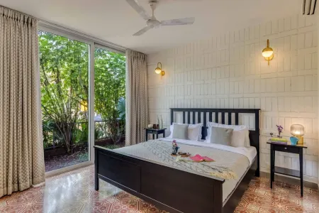 Stylish 2BR w Pool Near Candolim and Coco Beach Отели рядом с достопримечательностью «Кедол Бич»