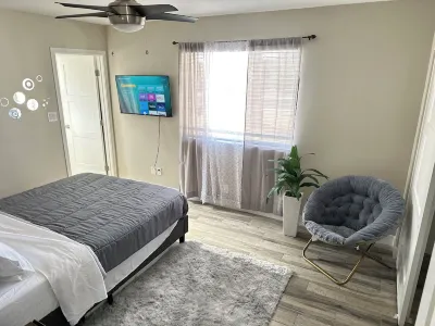 A Getaway Home with a pool table, table tennis & a Pool. Hotels near T-Mobile