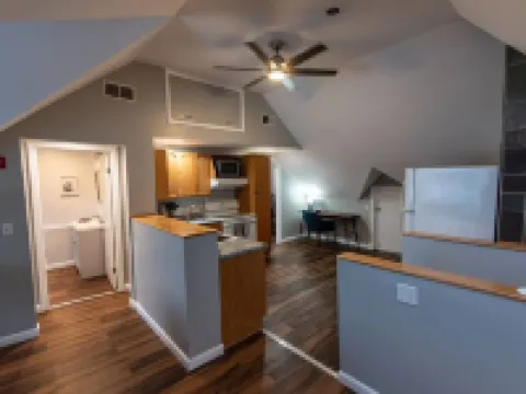 Cozy Loft steps from VT Downtown 本寧頓酒店